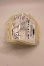 Caciotta al pepe - formaggio semistagionato a pasta molle - immagine 2